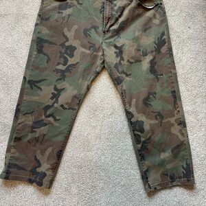 Ralph Lauren Men’s Varick Slim Straight Green Camouflage Cargo Pants
